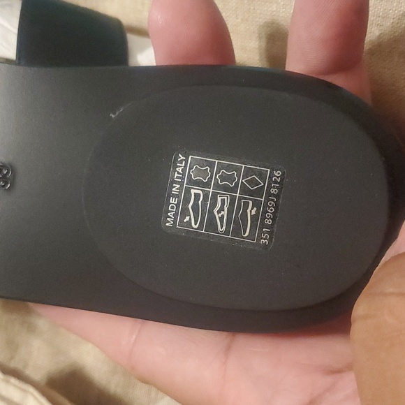 Gucci Black Flat Marmont Leather Thong! Size 39 New in Box - Picture 14 of 17